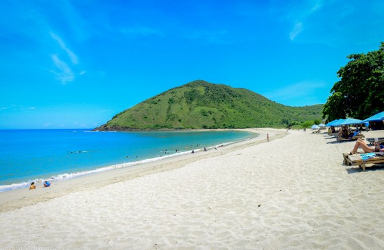 Pantai Mawun Destinasi Terbaik di Lombok Tengah